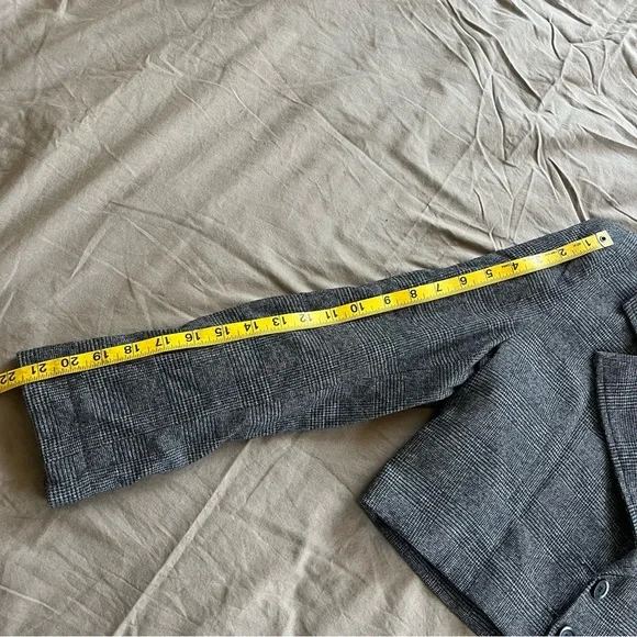 Alohas Itinerary Cropped Check Print Structured Blazer - Picture 7 of 7